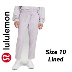 Lululemon Dance Studio Mid-Rise Lined Crop size 10
Faint Lavender​